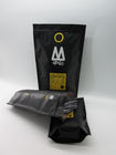 El bolso mate negro de la comida del papel de aluminio, se levanta el empaquetado del grano de café