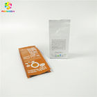 El empaquetado del polvo de los granos de café impreso se levanta las bolsas plásticas para empaquetar las alubias secas