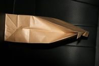 Las bolsas de papel modificadas para requisitos particulares impresas logotipo de Brown, se llevan se levantan el bolso