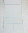 La etiqueta engomada adhesiva del papel blanco del rectángulo etiqueta sin imprimir en rollo
