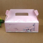 Doblando la caja de empaquetado de la torta de papel rosada con la manija, cree la caja de torta para requisitos particulares