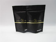 El empaquetado biodegradable de la bolsa de la hoja de los granos de café representa para arriba los granos de cacao de los clavos