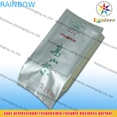 El ANIMAL DOMÉSTICO /AL/PE se levanta las bolsitas de té que empaquetan con el escudete lateral