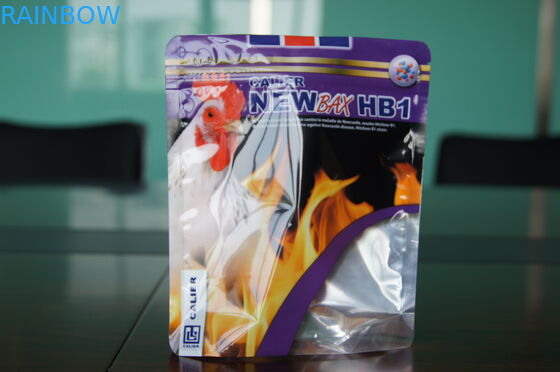 Levántese la cremallera de la bolsa del envase de plástico del alimento para animales para el pollo