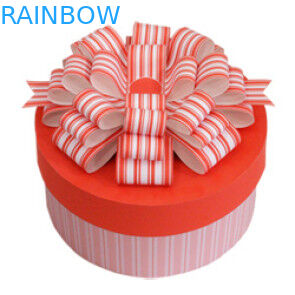 Cilindro de papel - rosa de empaquetado formado de la caja de regalo para la torta de cumpleaños