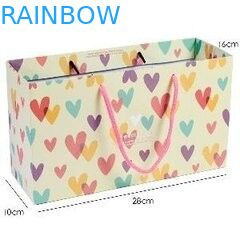 Impresión del bolso de compras precioso modificado para requisitos particulares Kraft plano de la muchacha de las bolsas de papel de la manija con el corazón