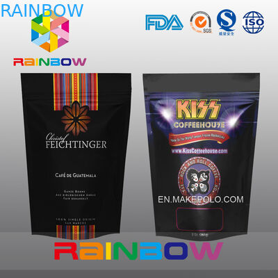 La hoja negra se levanta las bolsitas de té que empaquetan con el Ziplock para el envasado mate del café/de alimentos