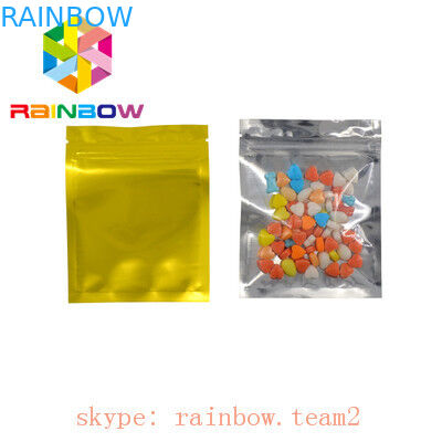 El lado plano tres selló la bolsa olográfica de la lámina de mylar que empaquetaba con el frente claro para la exhibición