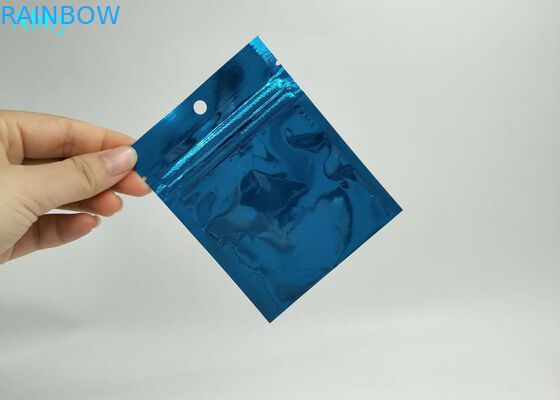 La hoja plástica se levanta la bolsa que empaqueta el color sellado lado de tres CMYK para el regalo de la joyería