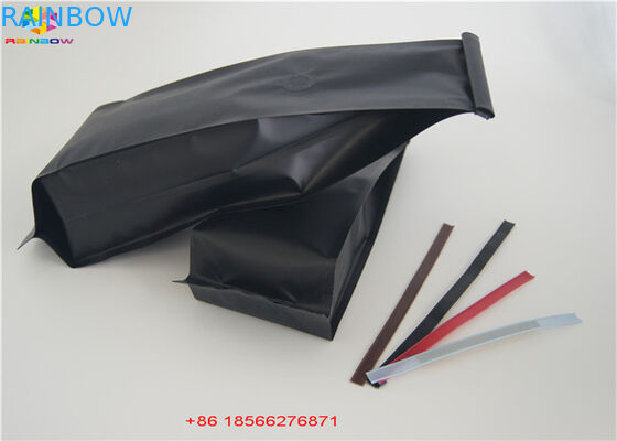 De plata brillantes se levantan el material de plástico transparente de empaquetado del bolso del papel de aluminio de la bolsa