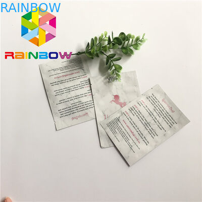 La aduana lateral del sello tres impresa se levanta el bolso de los cosméticos del papel de aluminio de las bolsas