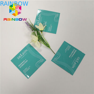 La aduana lateral del sello tres impresa se levanta el bolso de los cosméticos del papel de aluminio de las bolsas