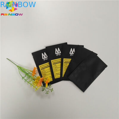 El pequeño color negro se levanta la lámina de mylar de aluminio sellada lado de la bolsa tres de la cremallera