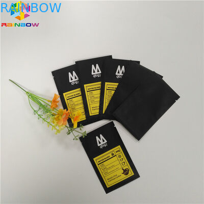 El pequeño color negro se levanta la lámina de mylar de aluminio sellada lado de la bolsa tres de la cremallera