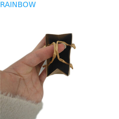 Las pequeñas bolsas de papel modificadas para requisitos particulares se levantan el acondicionamiento de los alimentos del caramelo del regalo con la manija