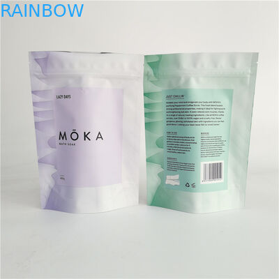 Levántese el bolso de empaquetado del exfoliante corporal Ziplock de la bolsa para la sal de baño con la hoja dentro