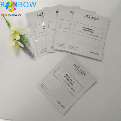 El fotograbado del papel de aluminio que imprime el MOPP se coloca encima de bolsa