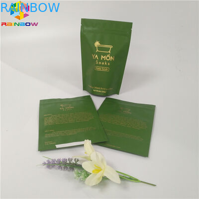 El exfoliante corporal MOPP poner crema VMPET se coloca encima de bolsos de empaquetado