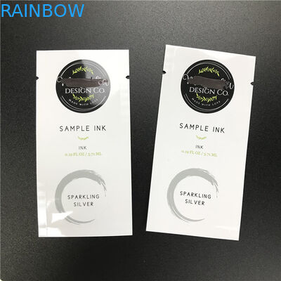 La pequeña bolsa disponible modificada para requisitos particulares de la muestra para el lado facial del suero tres del ojo de la despedregadora selló la bolsita para los productos de maquillaje