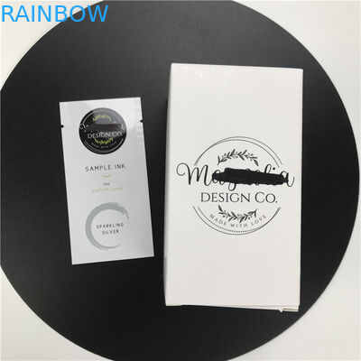 La pequeña bolsa disponible modificada para requisitos particulares de la muestra para el lado facial del suero tres del ojo de la despedregadora selló la bolsita para los productos de maquillaje