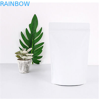 El papel de aluminio plástico del exfoliante corporal se levanta la bolsa con la cremallera