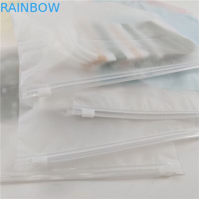 Fábrica de venta al por mayor de plástico transparente camiseta ropa bolsa de embalaje con cremallera corredera y gancho