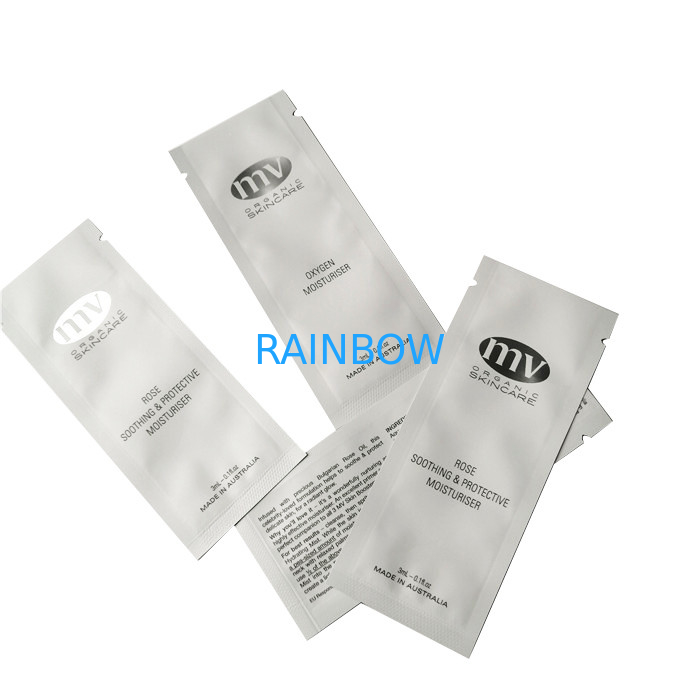 El logotipo de empaquetado cosmético impreso blanco de los bolsos del skincare modificó las bolsitas líquidas de la crema hidratante para requisitos particulares