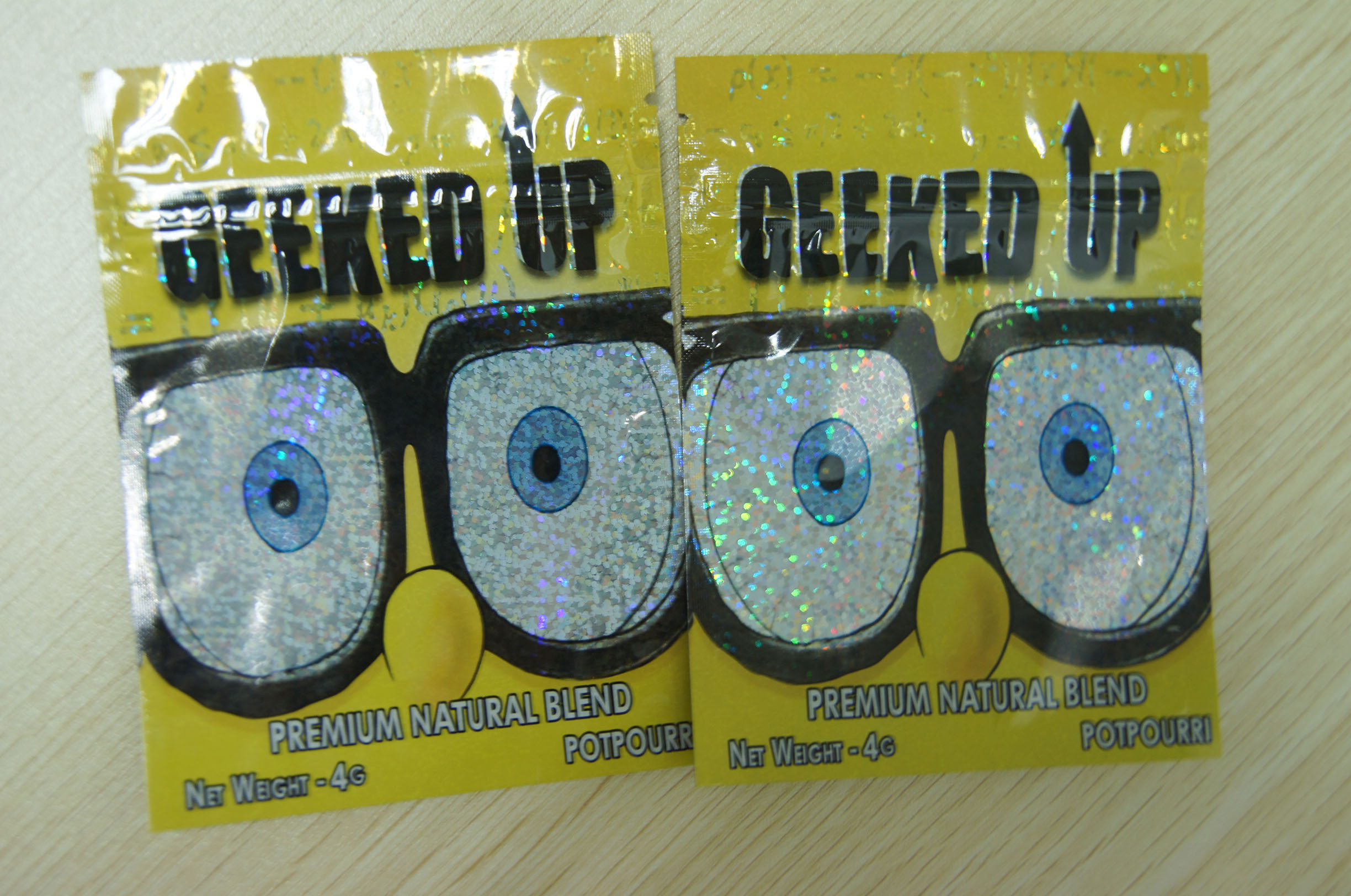 El incienso herbario Ziplock que empaqueta el plástico GEEKED de la película del laser 4g SUBE amarillo