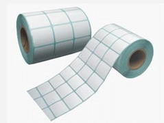 La etiqueta engomada adhesiva del papel blanco del rectángulo etiqueta sin imprimir en rollo