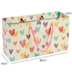 Impresión del bolso de compras precioso modificado para requisitos particulares Kraft plano de la muchacha de las bolsas de papel de la manija con el corazón