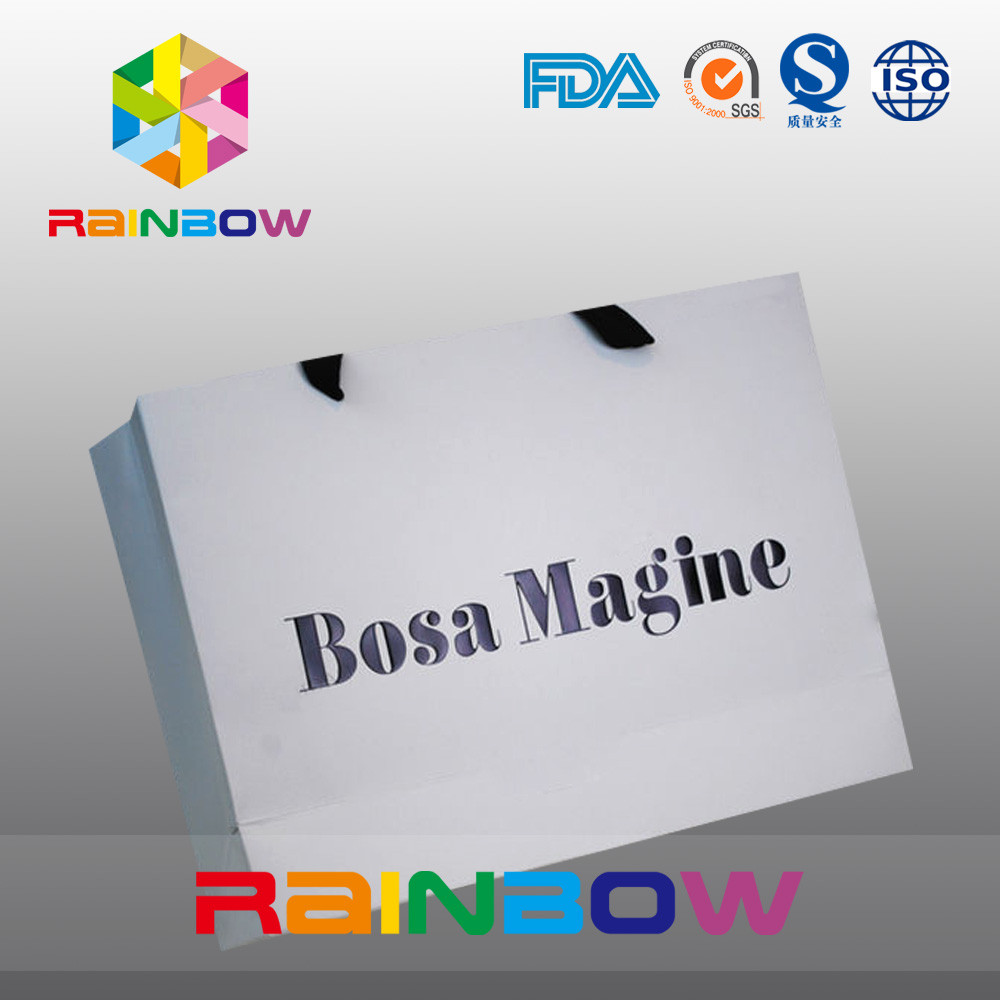 Eco - bolsas de papel modificadas para requisitos particulares amistosas con la manija para el empaquetado de la ropa