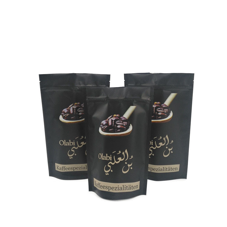 El papel de aluminio de empaquetado del bolso de la barra de chocolate del cáñamo Doypack se coloca encima de bolsos con el logotipo