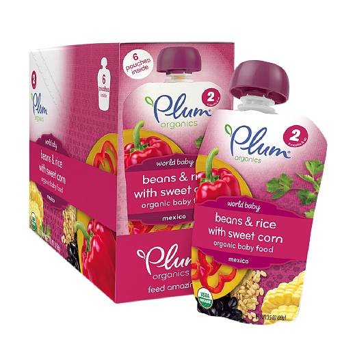 Uno mismo que coloca las bolsas plásticas que empaquetan bolsas de empaquetado de los alimentos para niños del yogur de las bolsas del canalón