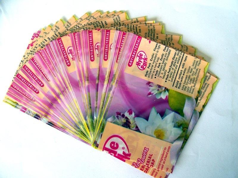 Eco - etiquetas amistosas de la manga del encogimiento para el plástico de embalar del PVC/del ANIMAL DOMÉSTICO de la botella del champú