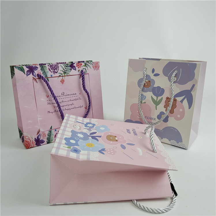 Aseguramiento de la calidad promocional Impresión digital personalizada Logotipo Impreso Bolsas de papel para compras Embalaje