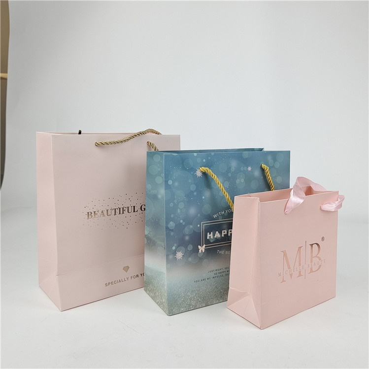 Más reciente aceptado hasta 10 colores Disponible Impresión digital personalizada Logotipo Impreso Bolsa de papel para compras Embalaje