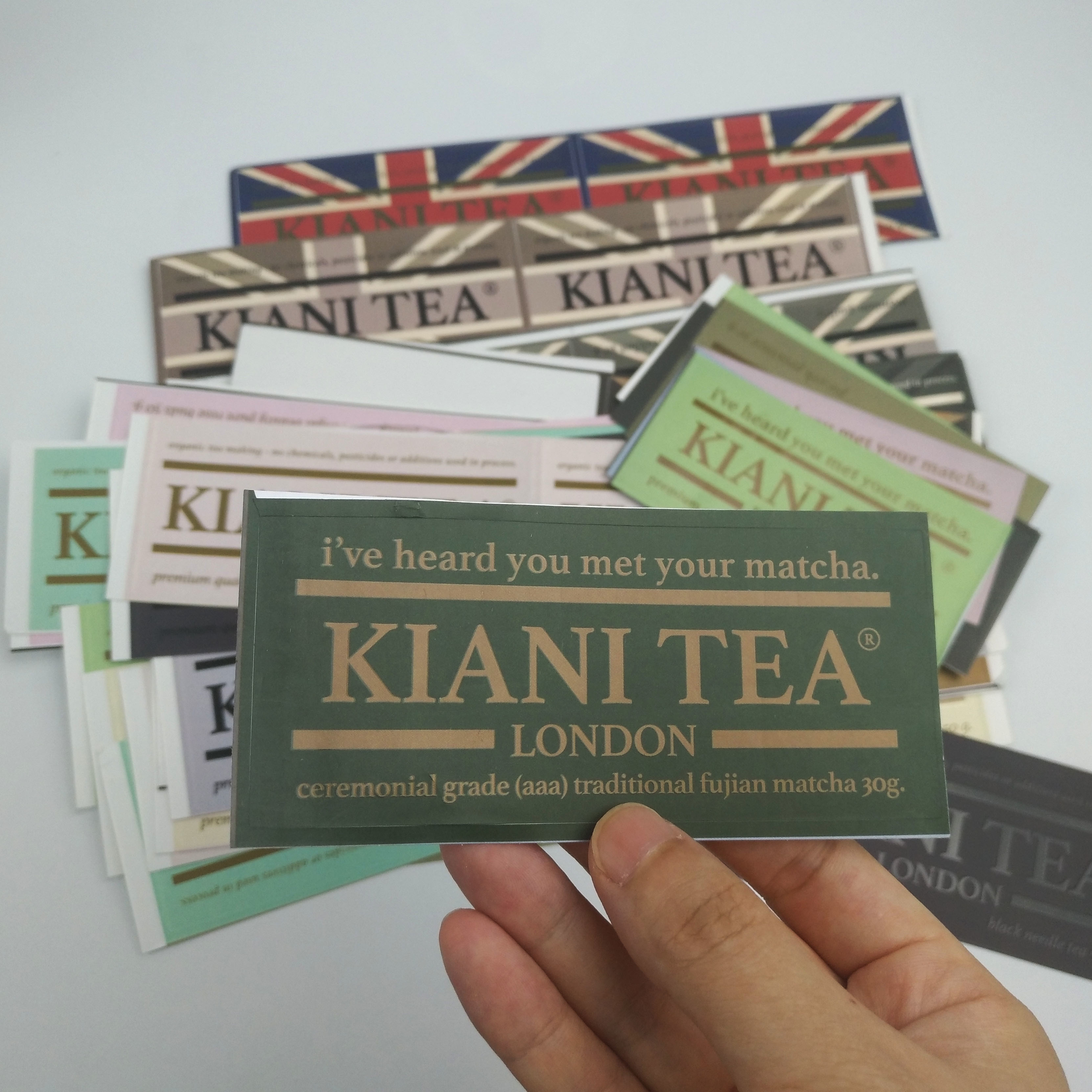 Acepte al OEM de encargo del logotipo que Fashionabl imprimió etiquetas autoadhesivas adhesivas del vino de las etiquetas engomadas de la prenda impermeable adhesiva de la etiqueta