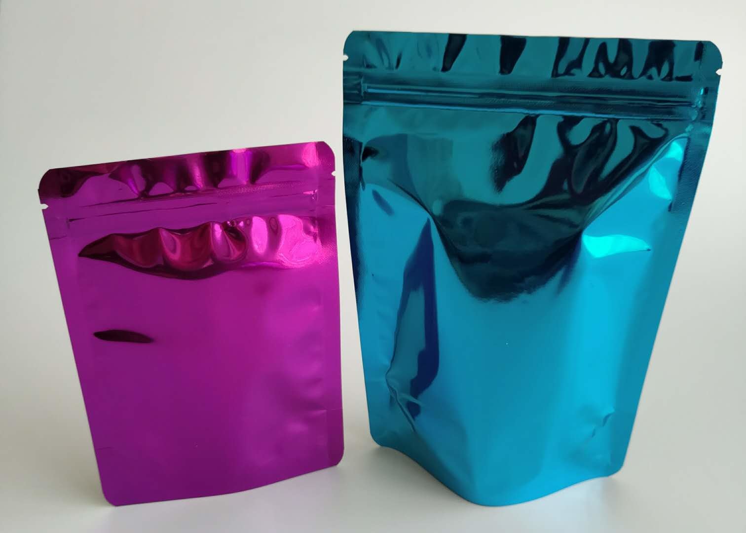 Bolsas plásticas del sellado caliente que empaquetan colores del papel de aluminio diversos para la toalla del calcetín