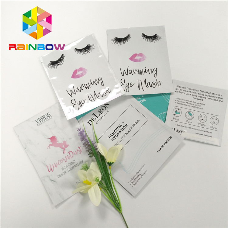 La aduana lateral del sello tres impresa se levanta el bolso de los cosméticos del papel de aluminio de las bolsas