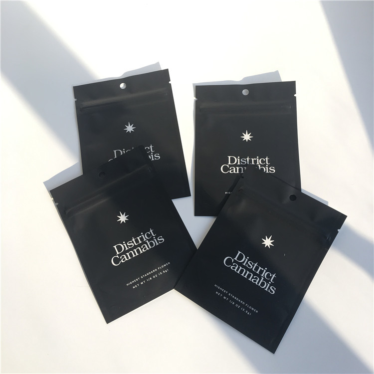 Mate las tres bolsas de plástico planas de la cerradura de la cremallera del sello lateral para el empaquetado de la hoja de Cbd de la mala hierba