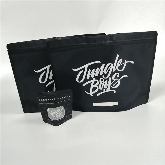 Levántese el tamaño modificado para requisitos particulares negro de empaquetado de Matt de los bolsos del papel de aluminio del incienso herbario