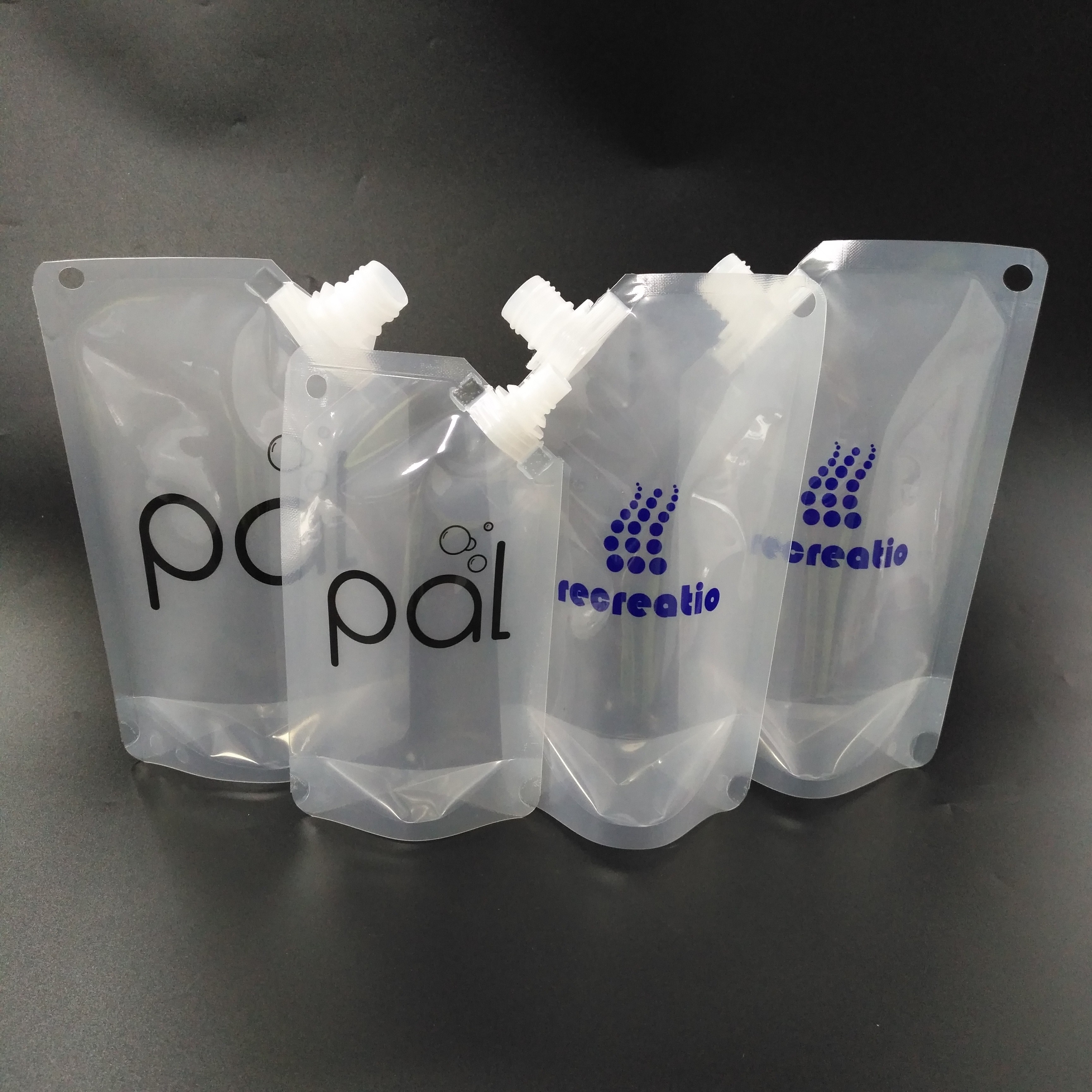 La bebida transparente 1000ml del lacre fuerte se levanta bolsas