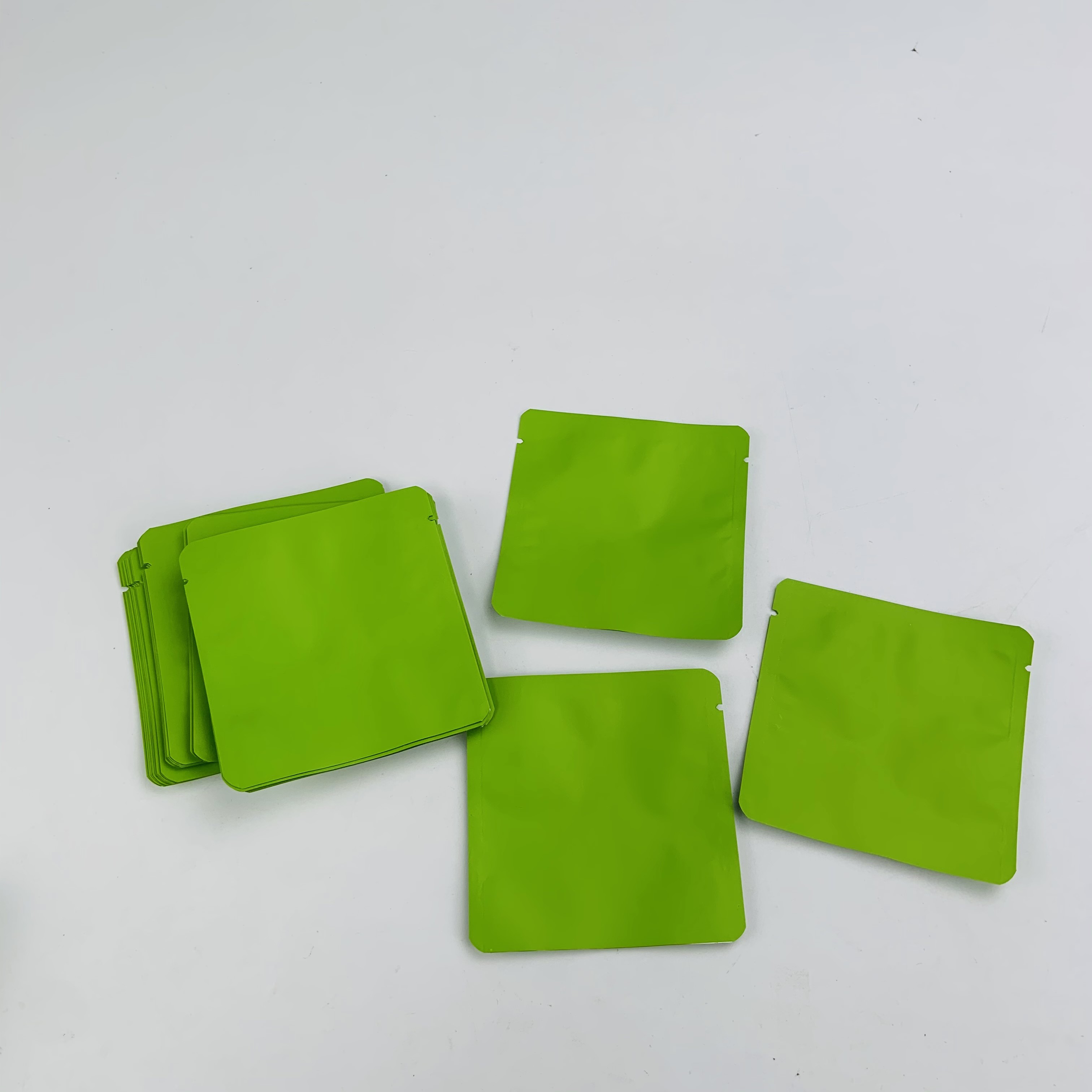 Bolsos que se puede volver a sellar CMYK de la lámina de mylar del cuidado de piel FDA 150micron 1ml 2ml