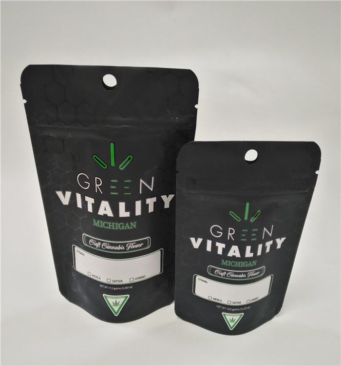 La hoja impresa modificada para requisitos particulares de la categoría alimenticia laminó el soporte ziplock que se puede volver a sellar del caramelo del doypack CBD de mylar encima del bolso