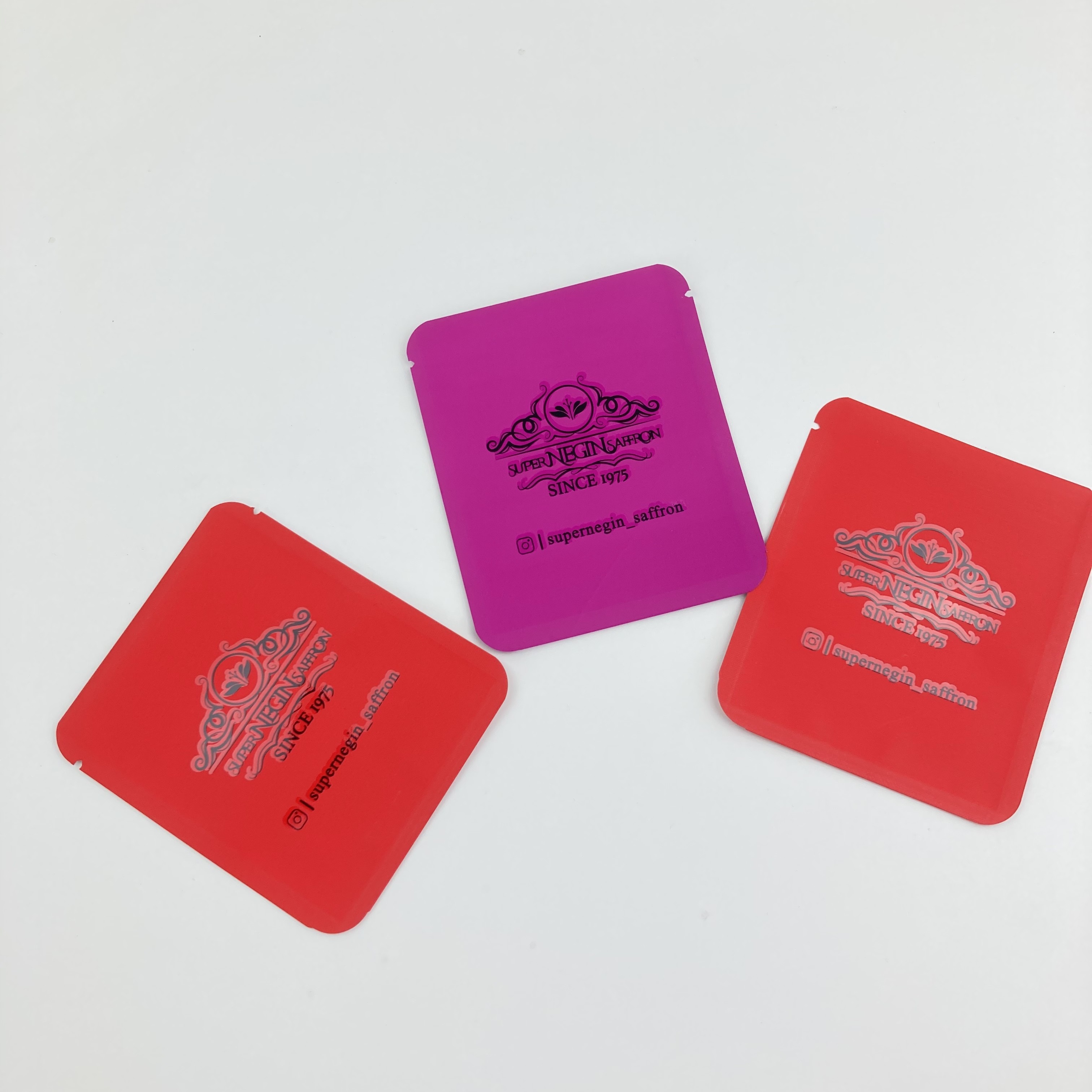 Nueces mates de los bolsos planos de aluminio del papel de los alimentos del acondicionamiento del té de encargo al por mayor de la semilla que empaquetan el bolso