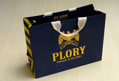 Colores reciclables tejidos PP impresos logotipo de Pantone del negro de la bolsa de papel que hacen compras